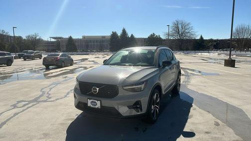 2026 Volvo XC40 Ultra, B5 AWD Gas (mild hybrid), Dark