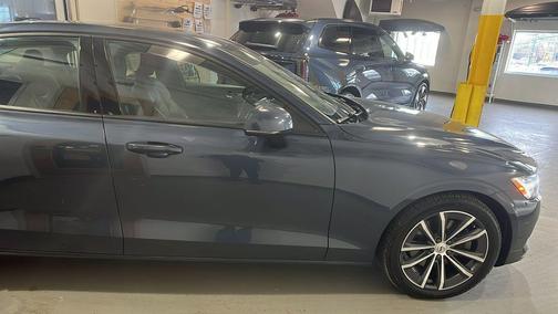 2021 Volvo S60 T5 Momentum
