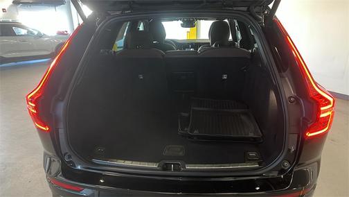 2023 Volvo XC60 B5 Plus Dark Theme