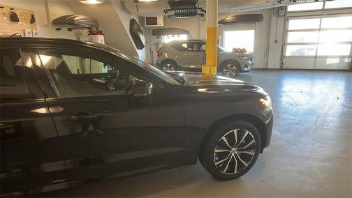 2023 Volvo XC60 B5 Plus Dark Theme