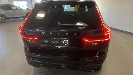 2023 Volvo XC60 B5 Plus Dark Theme