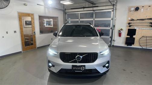 2025 Volvo XC40 B5 Plus Dark Theme