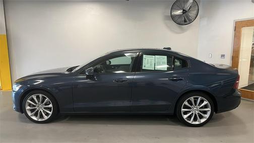 2020 Volvo S60 T6 Momentum