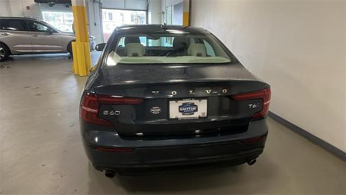 2020 Volvo S60 T6 Momentum