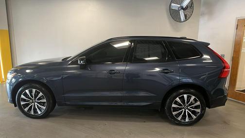 2023 Volvo XC60 B5 Plus Dark Theme
