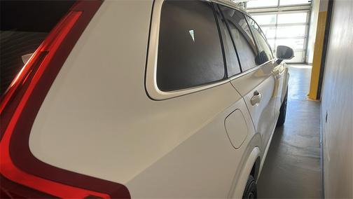 2022 Volvo XC90 T6 Momentum