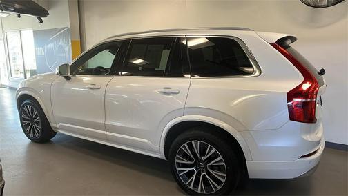 2022 Volvo XC90 T6 Momentum