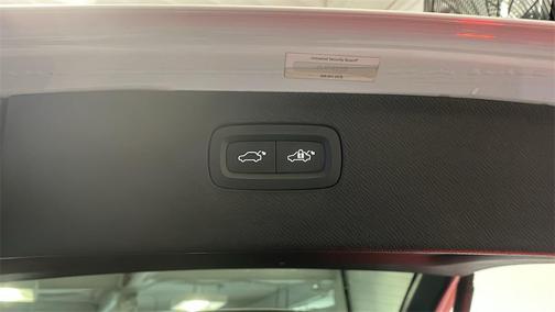 2022 Volvo XC90 T6 Momentum