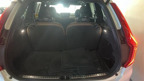 2022 Volvo XC90 T6 Momentum