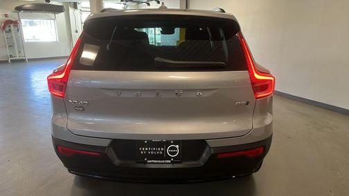 2025 Volvo XC40 B5 Plus Dark Theme