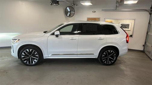 2025 Volvo XC90 B6 Plus 7-Seater