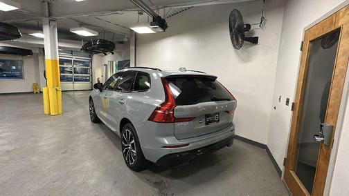 2025 Volvo XC60 B5 Plus