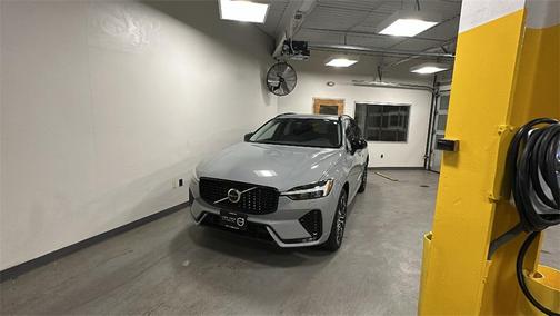 2025 Volvo XC60 B5 Plus