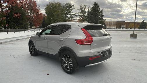 2025 Volvo XC40 B5 Core Bright Theme