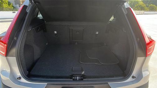 2025 Volvo XC40 B5 Core Bright Theme