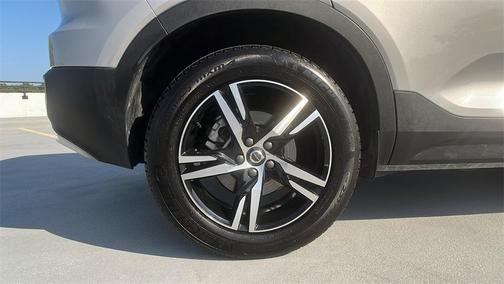 2025 Volvo XC40 B5 Core Bright Theme
