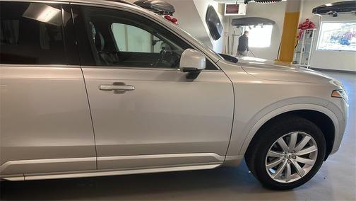 2018 Volvo XC90 T6 Momentum
