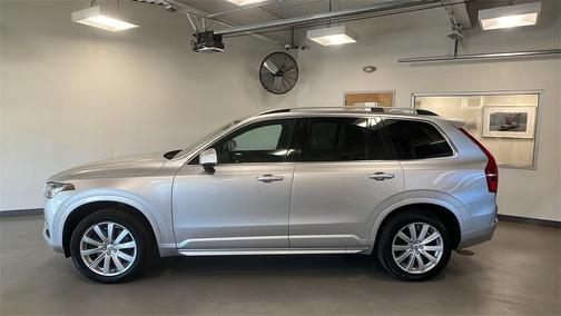 2018 Volvo XC90 T6 Momentum