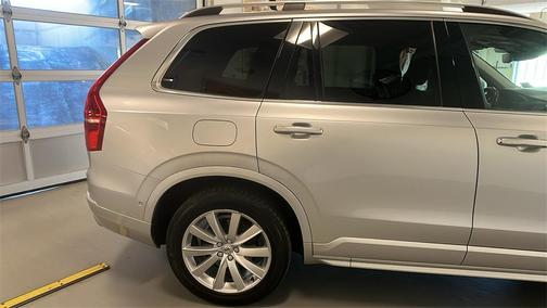 2018 Volvo XC90 T6 Momentum