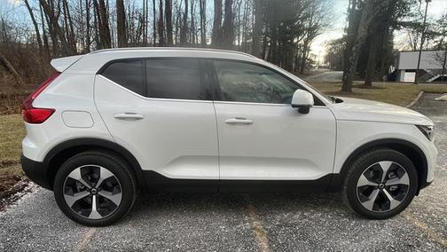 2025 Volvo XC40 B5 Plus Bright Theme