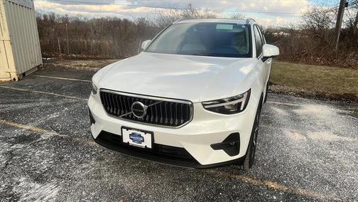 2025 Volvo XC40 B5 Plus Bright Theme