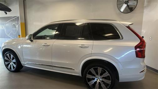 2024 Volvo XC90 Recharge Plug-In Hybrid T8 Ultimate Bright Theme 7-Seater