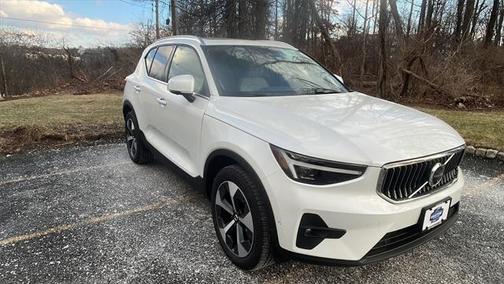 2025 Volvo XC40 B5 Plus Bright Theme