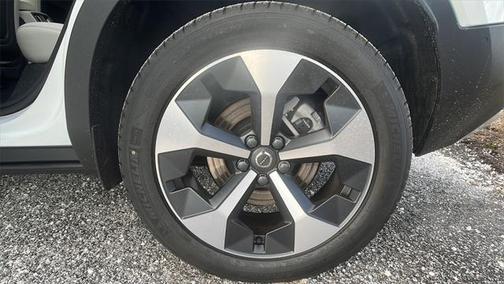 2025 Volvo XC40 B5 Plus Bright Theme