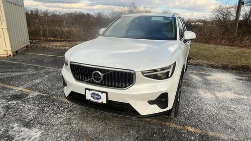 2025 Volvo XC40 B5 Plus Bright Theme