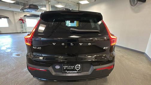 2023 Volvo XC40 B5 Plus Dark Theme