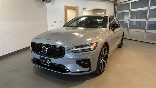 2024 Volvo S60 B5 Ultimate Dark Theme