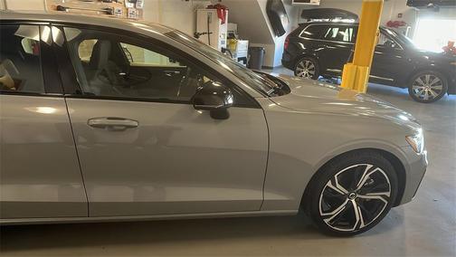 2024 Volvo S60 B5 Ultimate Dark Theme