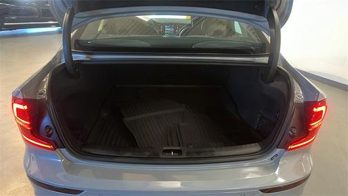 2024 Volvo S60 B5 Ultimate Dark Theme