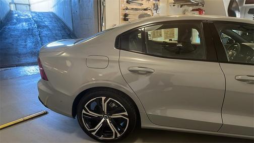 2024 Volvo S60 B5 Ultimate Dark Theme