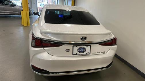 2023 Lexus ES 250 Base