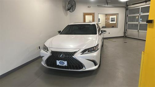 2023 Lexus ES 250 Base