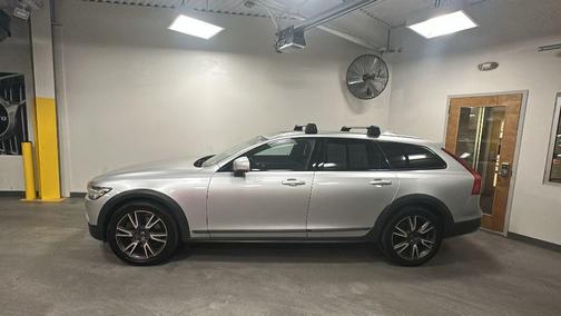 2017 Volvo V90 Cross Country T6