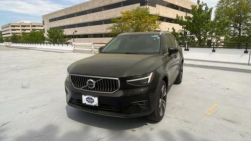 2025 Volvo XC40 B5 Plus Bright Theme