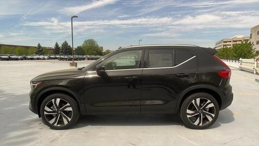 2025 Volvo XC40 B5 Plus Bright Theme