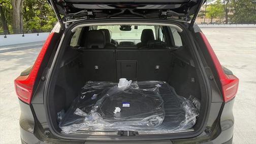 2025 Volvo XC40 B5 Plus Bright Theme