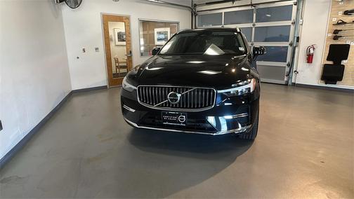 2023 Volvo XC60 B5 Plus Bright Theme