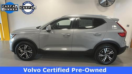 2025 Volvo XC40 B5 Core Bright Theme