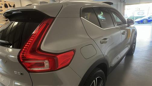 2025 Volvo XC40 B5 Core Bright Theme