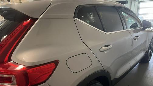 2025 Volvo XC40 B5 Core Bright Theme
