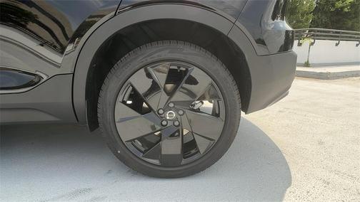 2026 Volvo XC40 B5 Ultra Black Edition