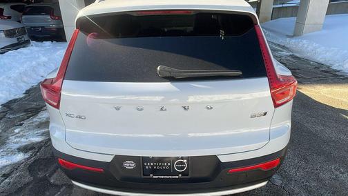 2025 Volvo XC40 B5 Core Bright Theme