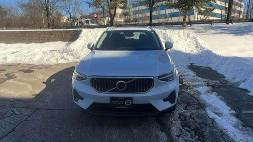 2025 Volvo XC40 B5 Core Bright Theme