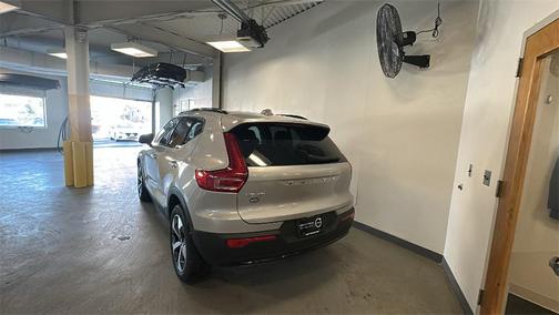 2025 Volvo XC40 B5 Plus Dark Theme