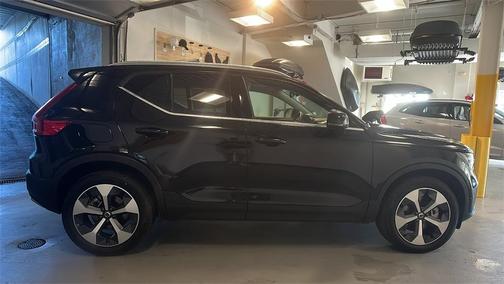 2025 Volvo XC40 B5 Plus Bright Theme