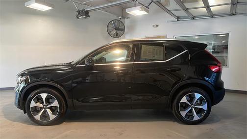 2025 Volvo XC40 B5 Plus Bright Theme